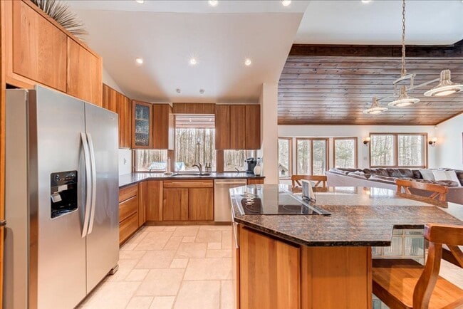 Building Photo - 441 Burlingham Rd