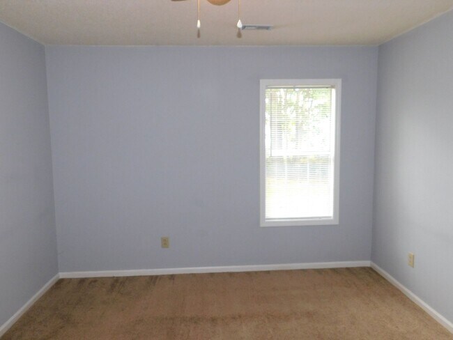 Building Photo - 118 Village Ct