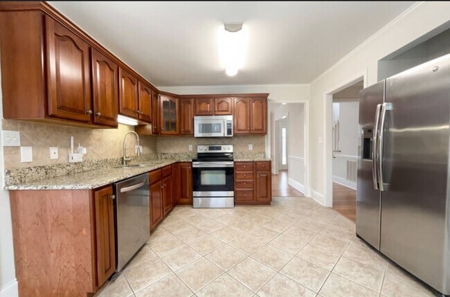 Building Photo - 122 W Tattersall Dr