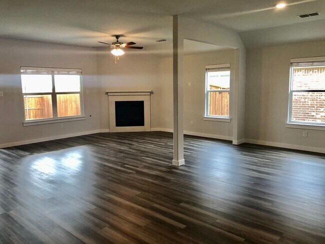 Building Photo - 8928 Prairie Dawn Dr