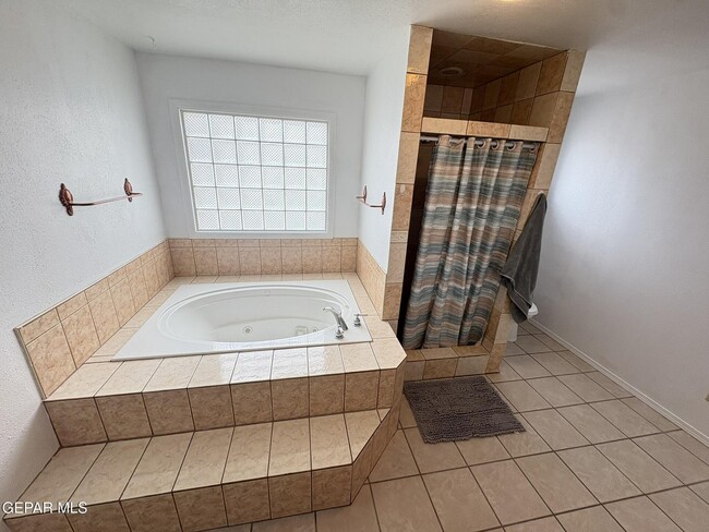 Building Photo - 316 S 6th St