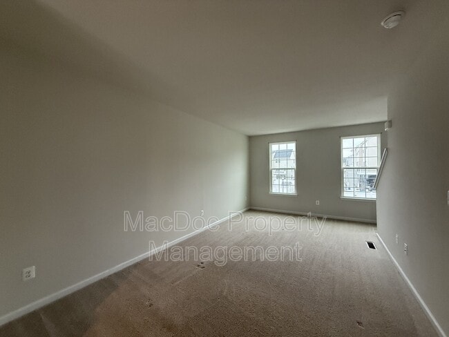 Building Photo - 505 Rolling Valley Dr