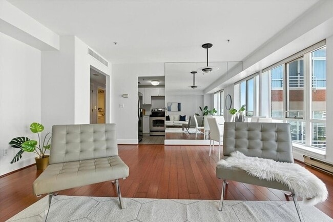 Building Photo - 197 8th St