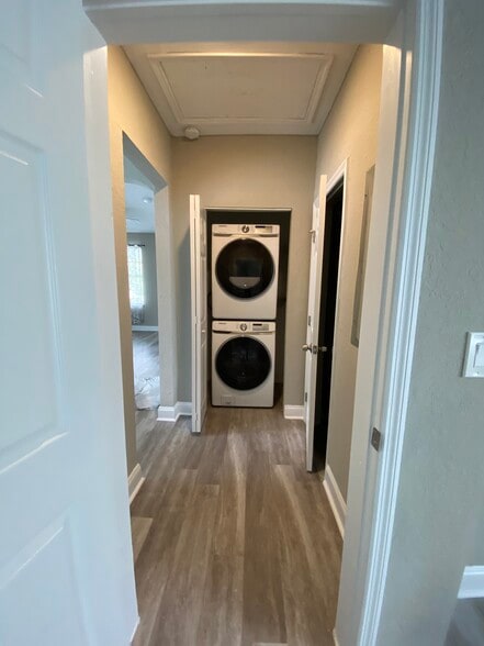 Laundry - 1611 E 18th Ave