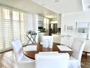 Building Photo - 132 Lakeshore Dr