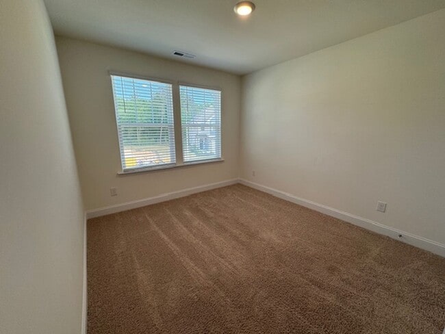 Building Photo - The Grove at Neill's Pointe