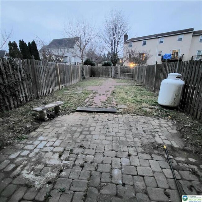 Building Photo - 1081 Barnside Rd