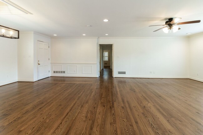 Building Photo - Mountain Brook Living: 3BR Main, Hardwoods...