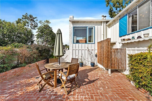 Building Photo - 483 Aster St