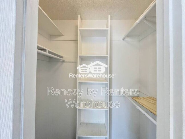 Building Photo - 651 Ridge Cir