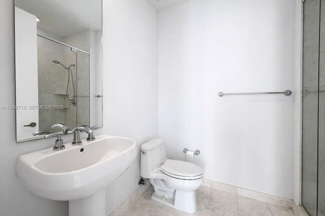 Building Photo - 900 Brickell Key Blvd