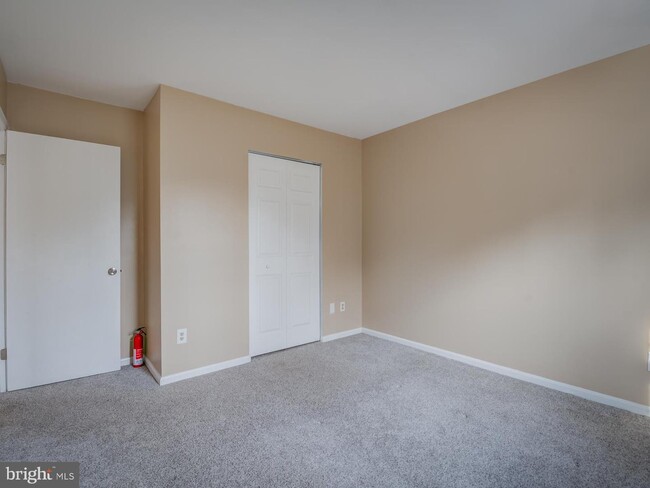Building Photo - 8203 Stationhouse Ct