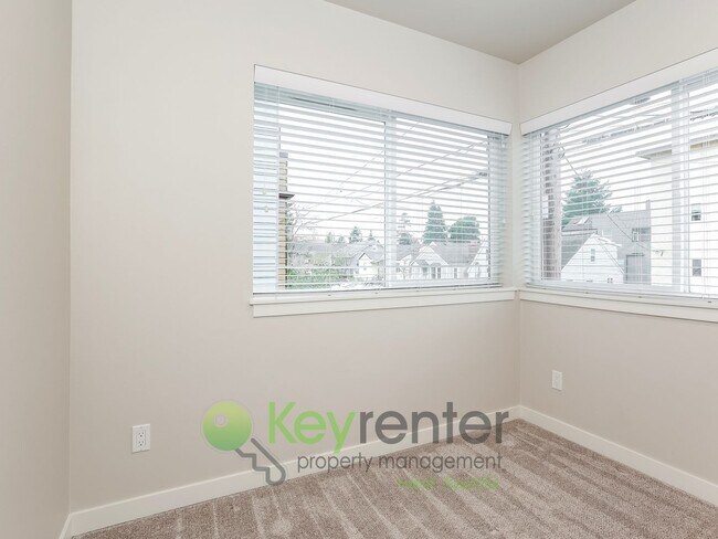 Building Photo - Bright, Modern Townhome Steps from Ballard Dining and Cafes