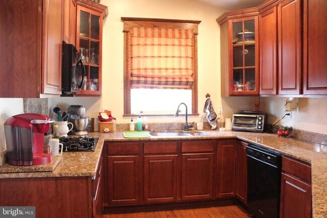 Building Photo - 217 Villanova Rd