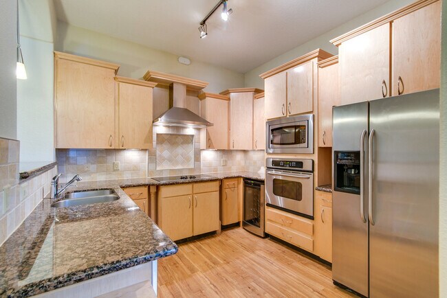 Building Photo - 2-Bed/2-Bath in Green Hills/Belmont/Vanderbilt