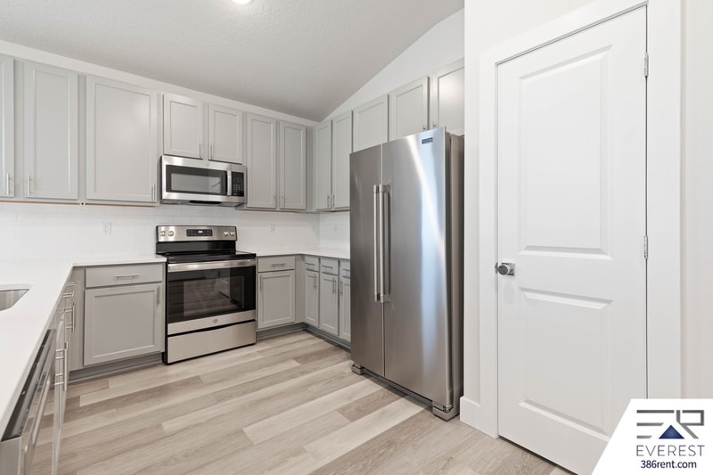 Building Photo - 8 Red Oak Pl