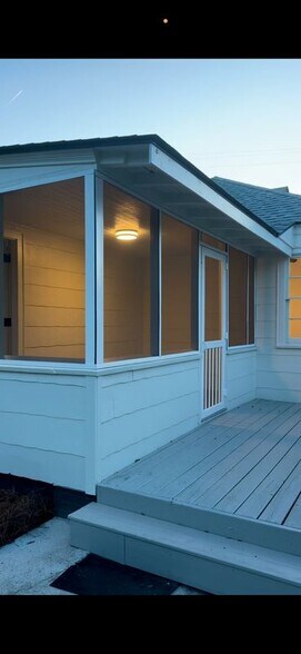 Building Photo - 2117 Thornlee Dr