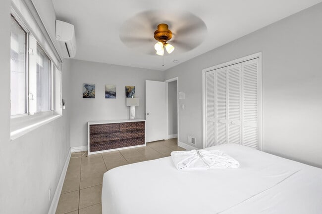 Building Photo - 2812 NE 27th St