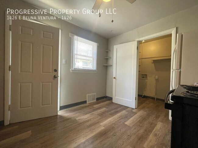 Building Photo - 1426 E Buena Ventura St