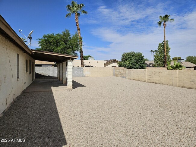 Building Photo - 1560 W Keating Ave