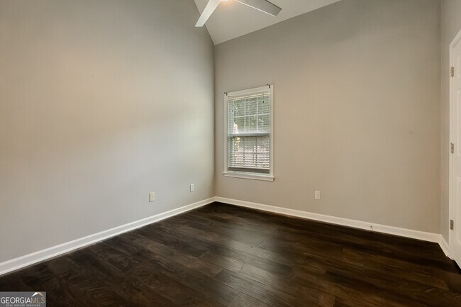 Building Photo - 120 Rosebay Ln