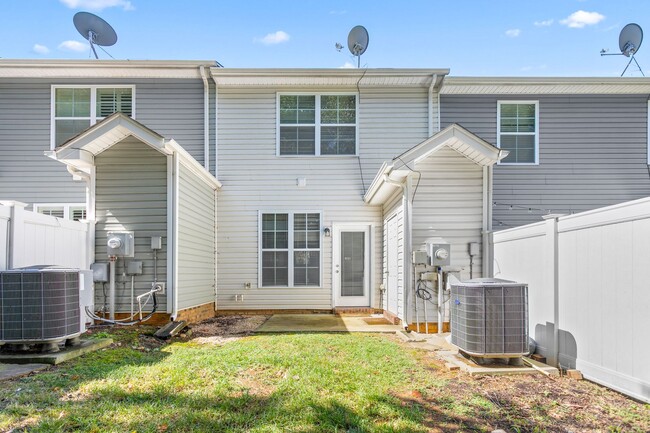 Building Photo - **Charming 2/2.5 Burlington Townhome**