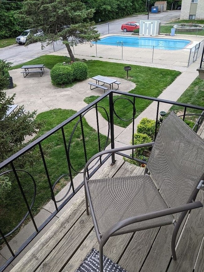 Building Photo - Comfort Meets Calm – 1BR/1BA in Pembroke Gardens!