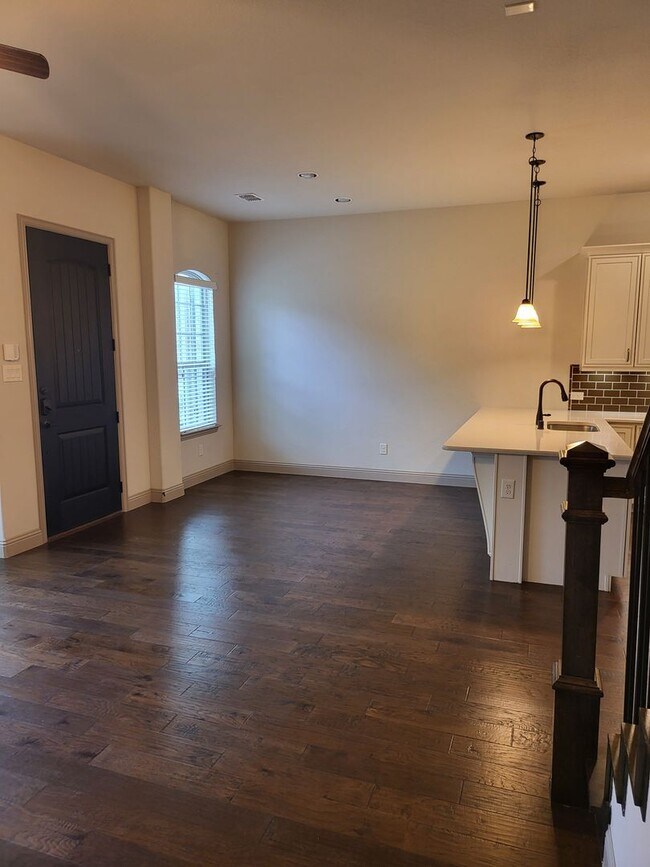 The Pinnacle At Riverwalk Townhome Combin... 2229 Zenith Ave Flower