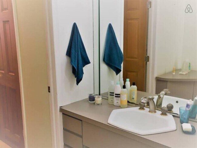 Building Photo - 4523 Harrison Pl