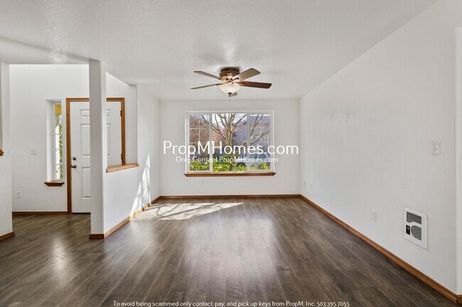 Building Photo - Charming Three Bedroom Newberg Home - Corner Lot!