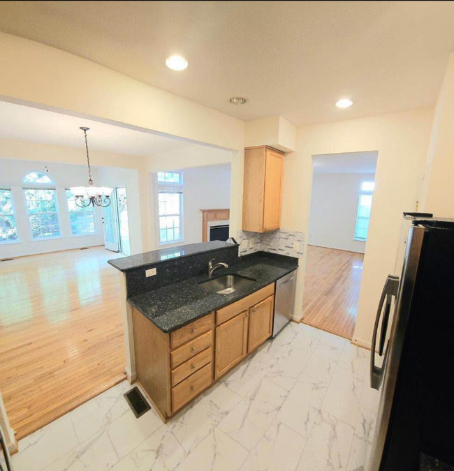 Building Photo - 8811 Carpenters Hall Dr