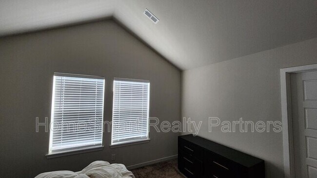 Building Photo - 340 Fox Ln