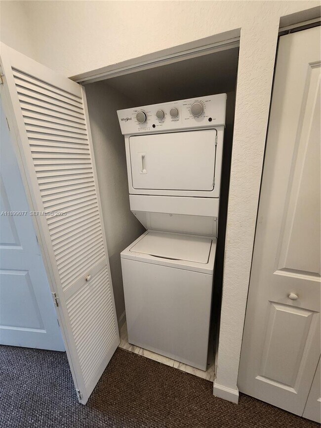 Building Photo - 452 NW 12th Pl