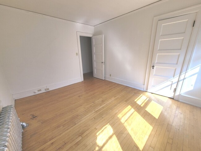 Building Photo - 2541 N Lake Dr