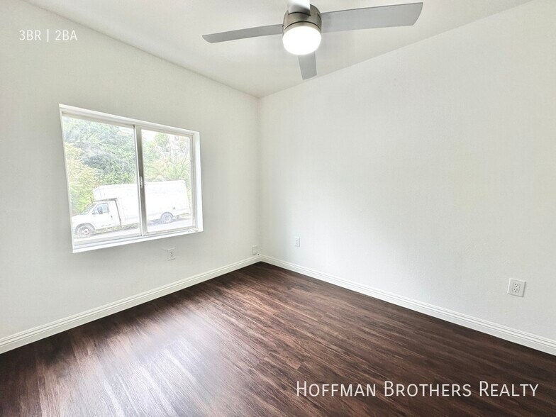 Building Photo - 201 Lake Shore Terrace