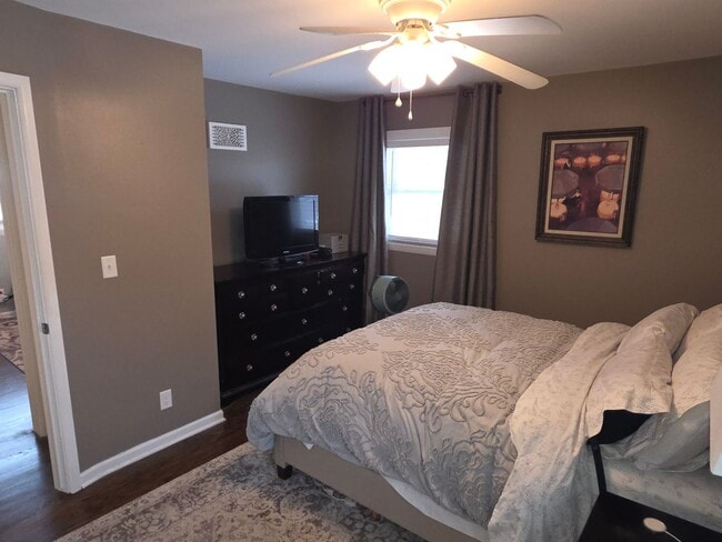 Building Photo - Updated 3 bedroom Kenosha ranch