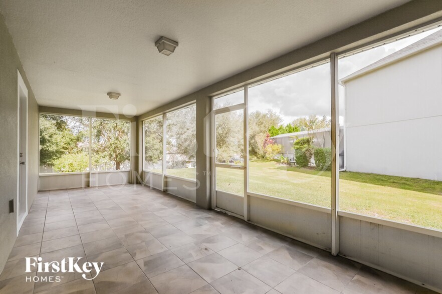 Building Photo - 31845 Sunpark Cir