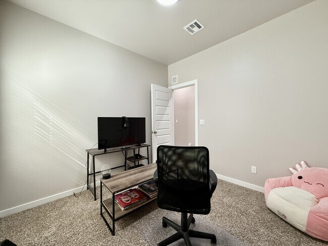 Building Photo - 51069 Purple Mat Ave