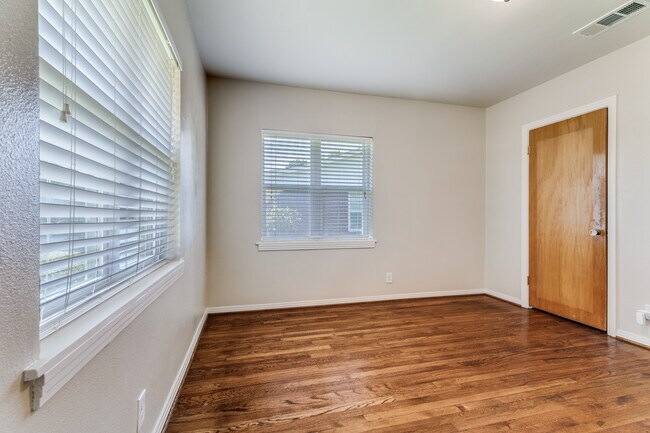 Building Photo - 2704 Ryan Pl Dr