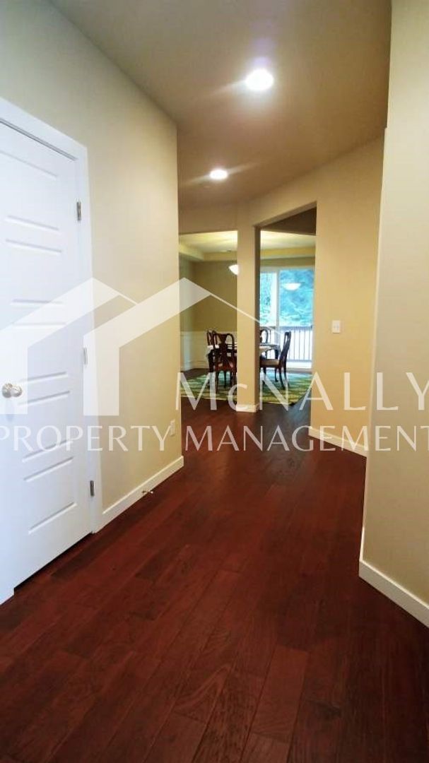 Building Photo - Beautiful Furnished Home in University Place