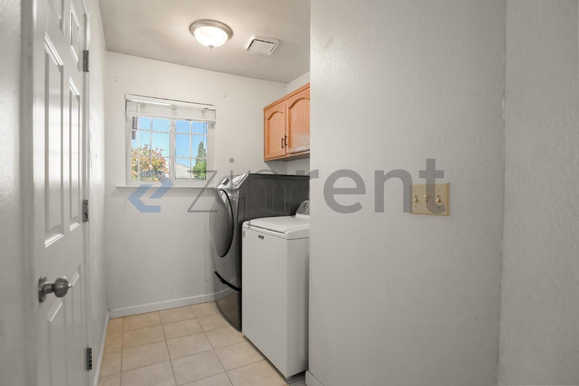 Building Photo - 2847 Hillcrest St