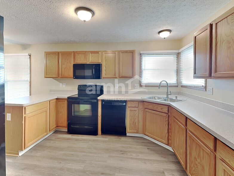 Building Photo - 5161 Tyler Henry Dr