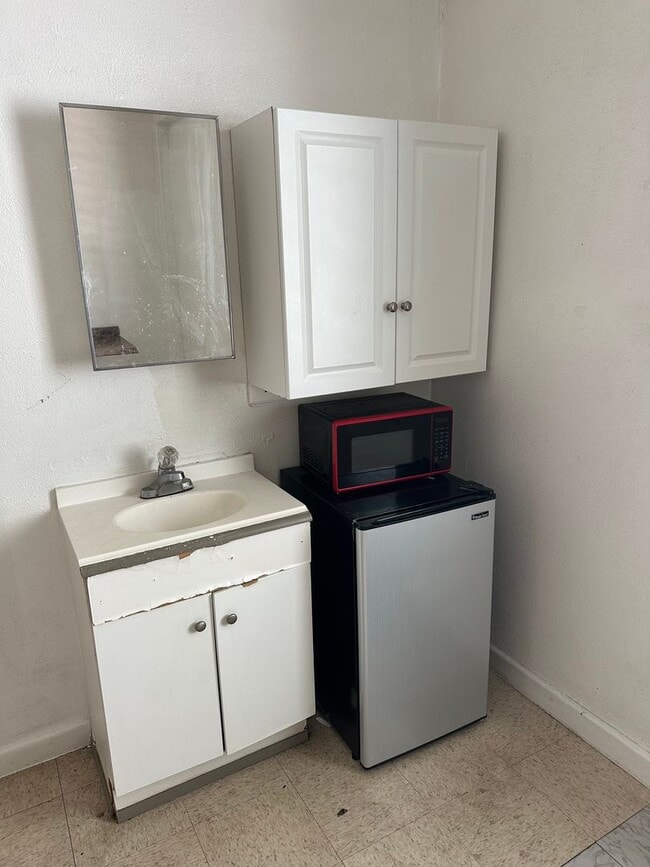 Building Photo - 3516 Waialae Ave