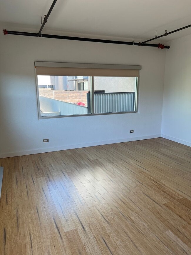 Building Photo - 1001 E 17th St