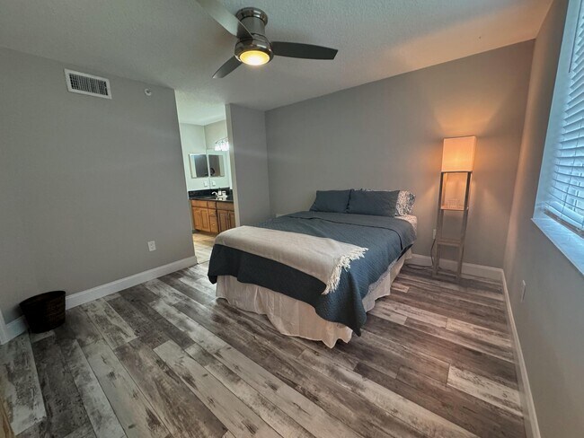 Building Photo - 300 Scotia Dr