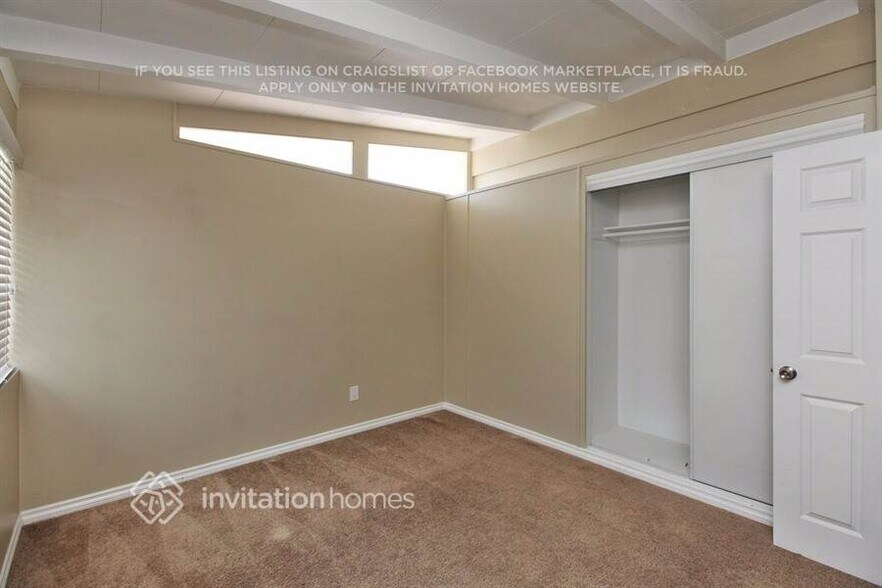 Building Photo - 8421 Flallon Ave
