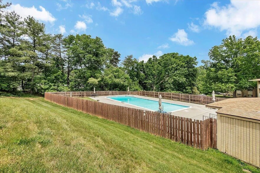 Building Photo - 5260 Crossbow Cir