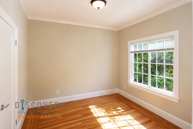 Building Photo - 544 Merritt Ave