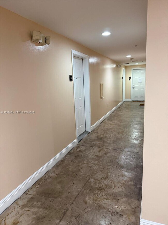 Building Photo - 119 SW 6th Ave