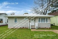 Building Photo - 221 12th Ave SW